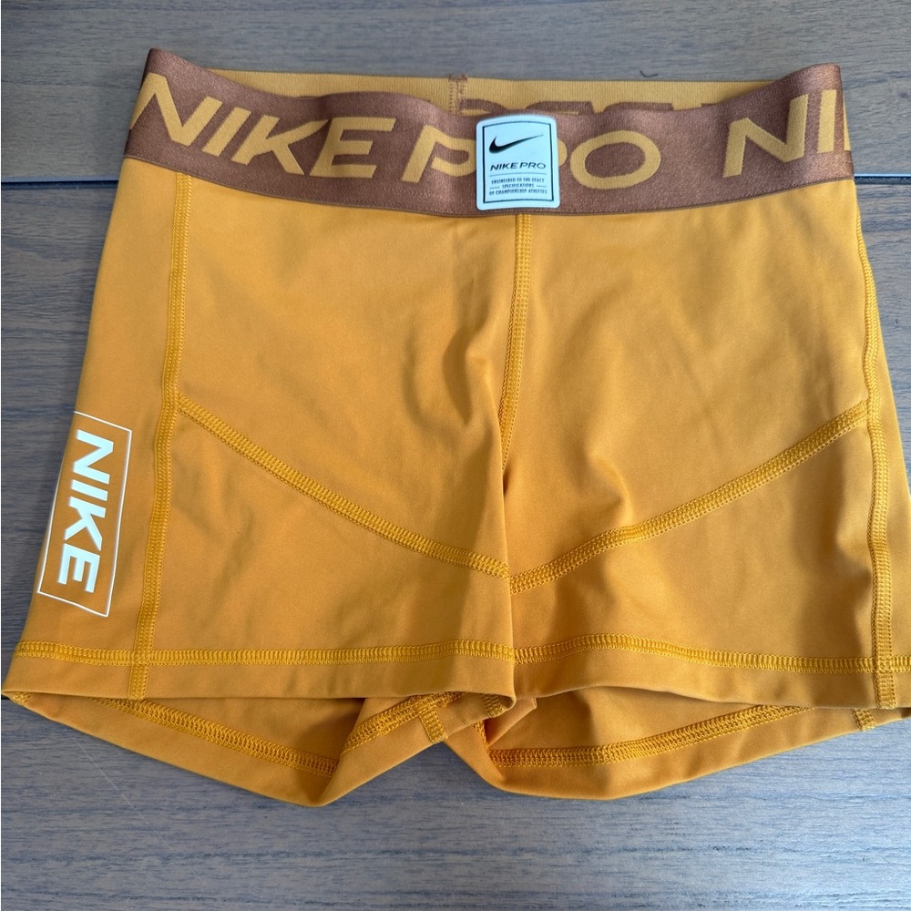 Nike Pro Women's Mid-Rise 3" Graphic Shorts (Gold Suede/Ale Brown/Barely Green